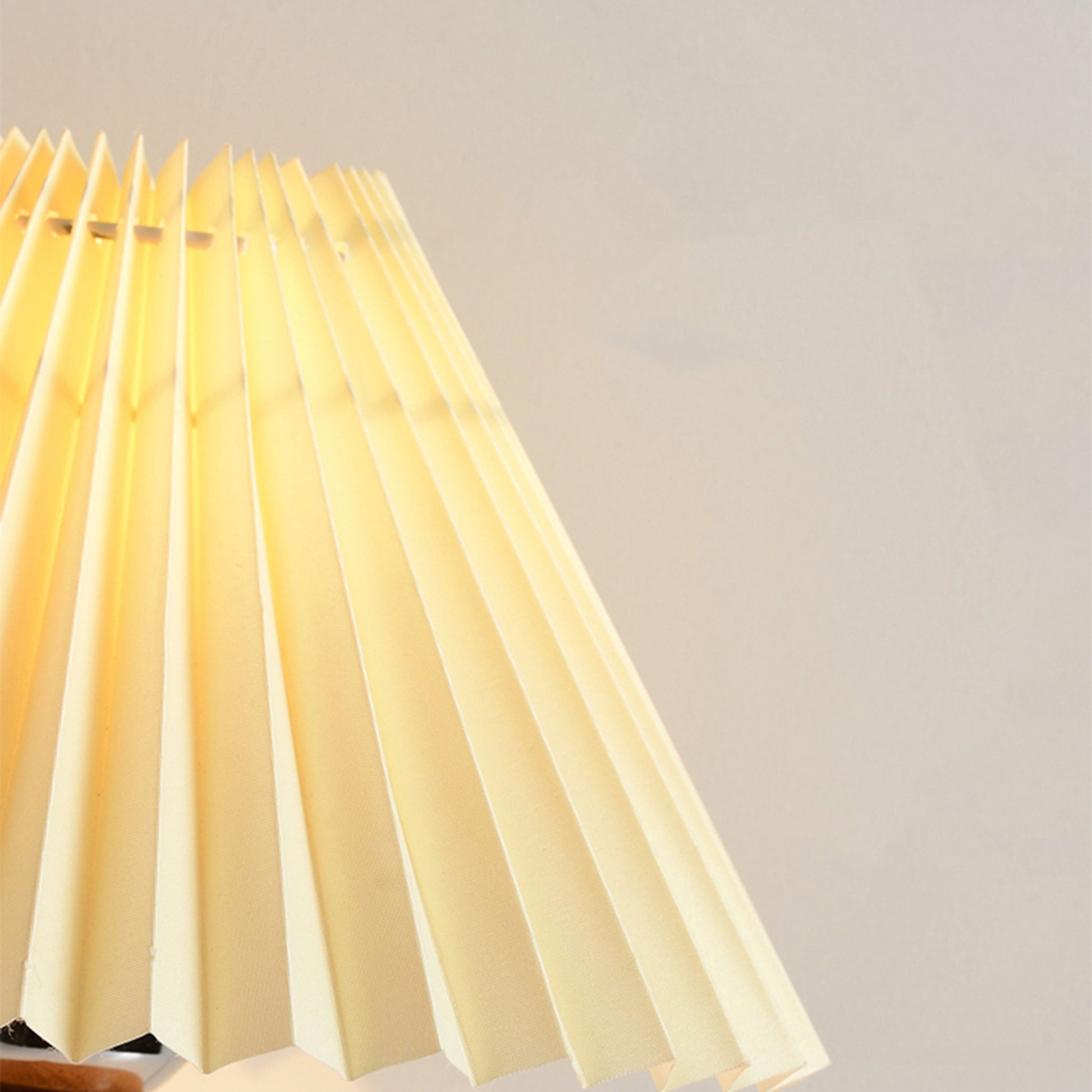 Pleated lampshade